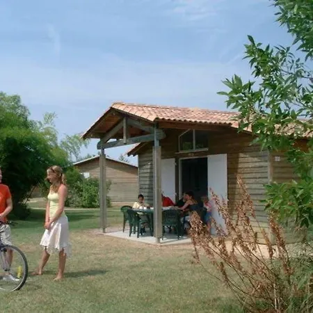 On The Banks Of The Lot * Castelmoron-sur-Lot